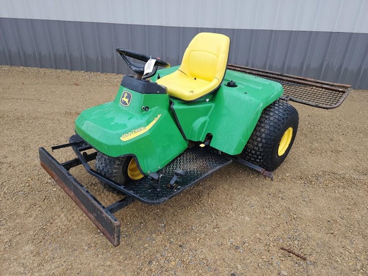 John Deere 1200A Bunker Rake Lot 565, Stateline Consignment Auction Day 2 RING 1, 12/29