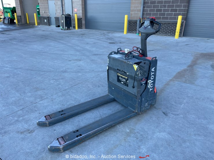 2018 Toyota 8HBW23 4.5K Self Propelled Electric Pallet Jack Lift Parts