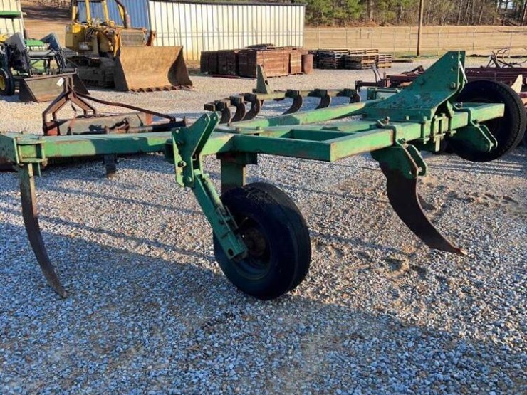 5 Shank Chisel Plow, 3 Pt Hitch Lot 625, IMPLEMENTS & ROLLING STOCK