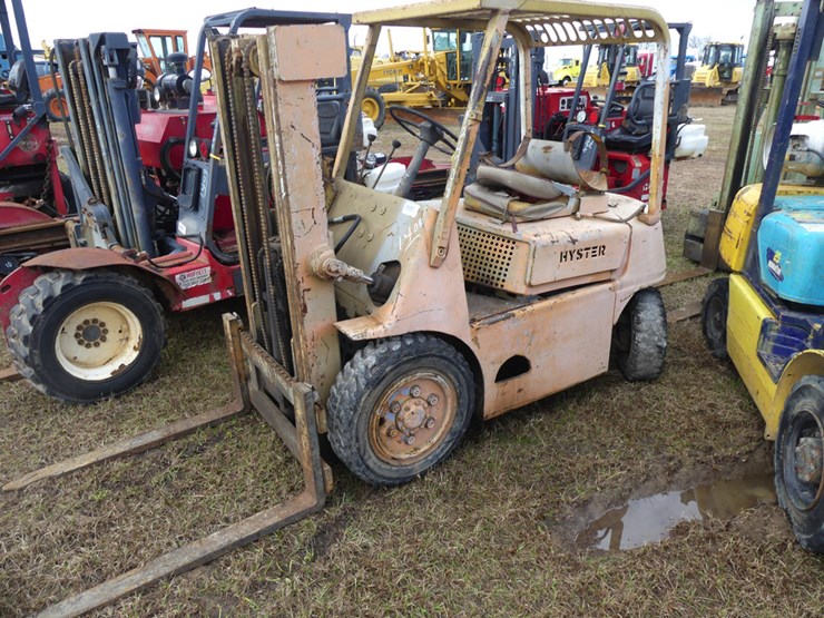 Hyster Forklift (Salvage) Lot 1408, Headland Farm and Construction