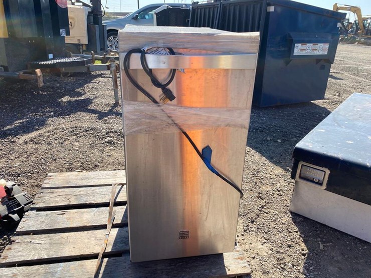 Kenmore Elite Ice Machine Lot 624, Absolute Winter Auction Day 2, 1