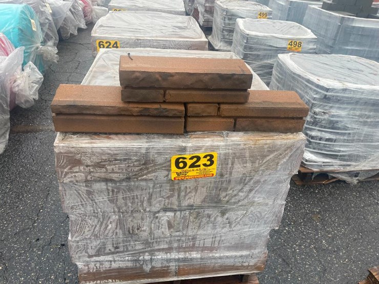 PALLET4"X16" RETAINING WALL BLOCK +/100PCS Lot 623, Equipment