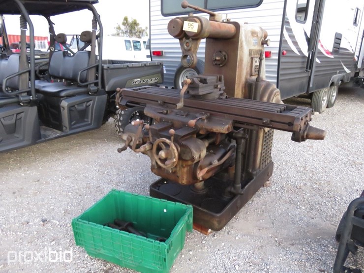 MILWAUKEE MODEL K MILLING MACHINE (SERIAL 383707) Lot 95, Area