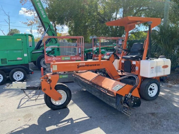 2016 Lay Mor SM300 3 Wheel Broom Lot 600043478, 49th Annual Winter