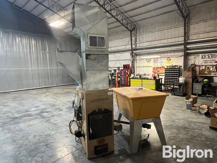LDJ AMaizeIng Heat 100,000 BTU Shelled Corn Furnace Lot HU0313