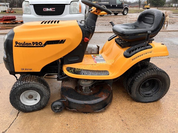 Poulan Pro riding lawn mower 19hp Briggs & Straton engine, hydrostatic