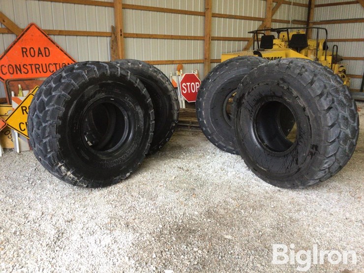 Bridgestone VJT 23.5R25 Wheel Loader Tires Lot GG2950, Feb 22, 2023
