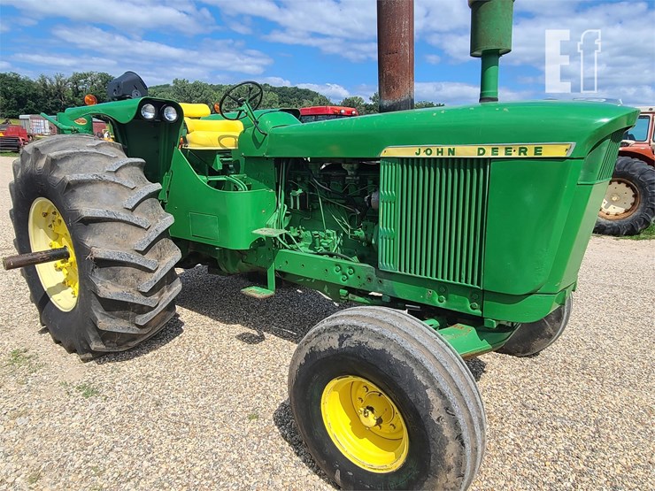 JOHN DEERE 5020 Lot 1042, Large Tractor & Machinery Consignment