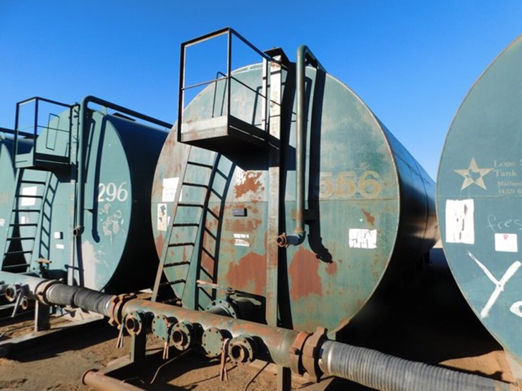 500 BBL ROUND FRAC TANK W/ 8" MANIFOLD, SKIDDED Lot 575R, Oilfield