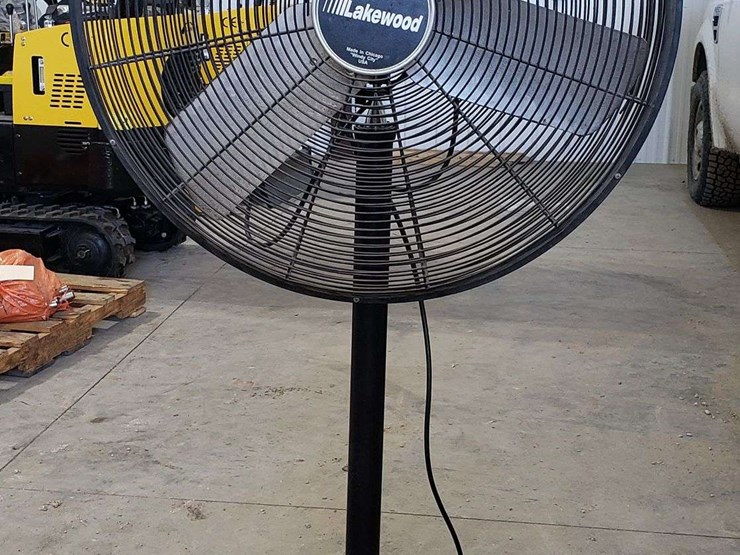 Lakewood HV30P/B industrial commercial floor fan Lot 2119, No
