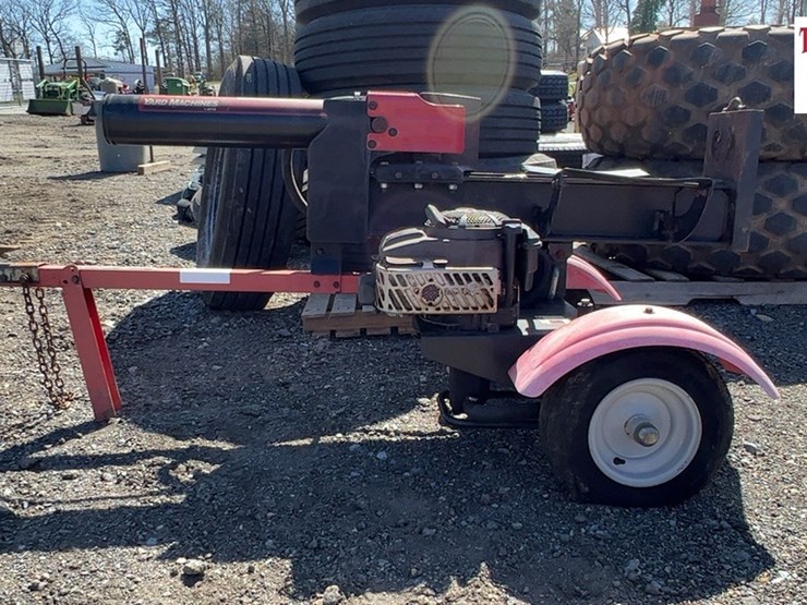 Yard Machine 26 ton 6.5hp Wood Splitter Lot 1028, Farm