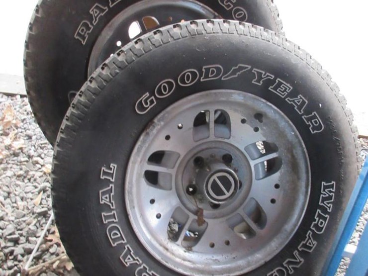 1165 • 2 Goodyear Wrangler radials size P235/75R15 Lot 1165, Estate