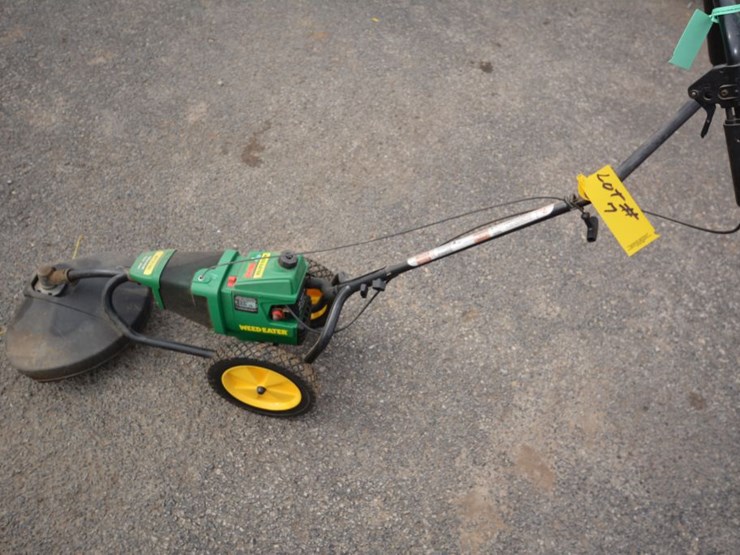 Weed Eater WT3100 Weed Eater, Push Type, Wheeled Trimmer Lot 7