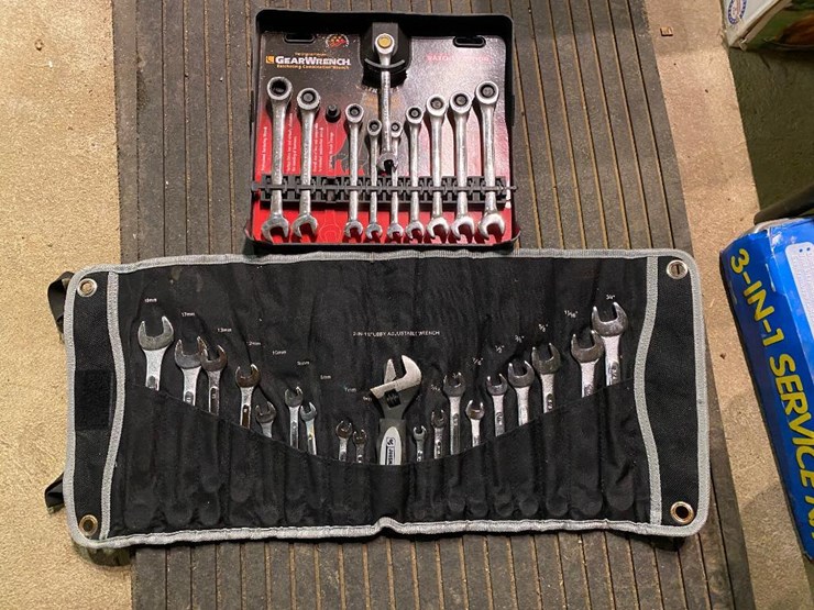 463 • Set of Gear Wrench ratchet wrenches, Jobsmart wrench kit mm and