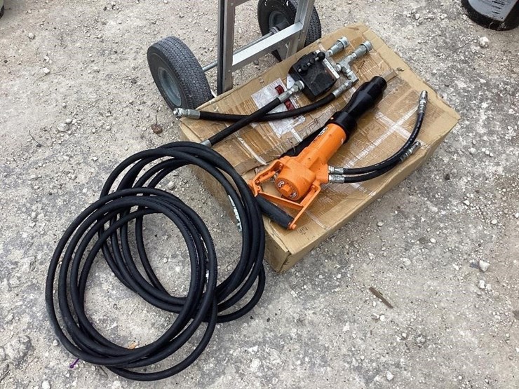 Hydraulic TPost Driver Chipper Lot 346, April 1st Consignment