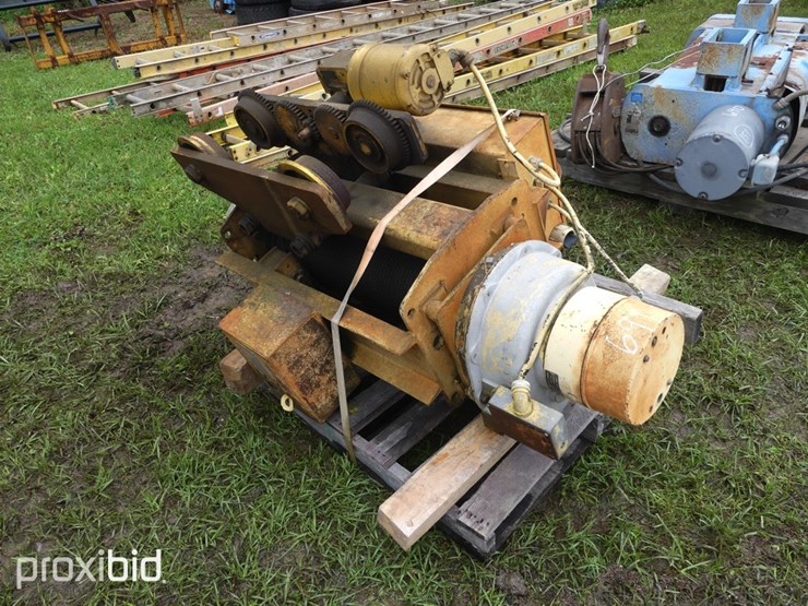 YALE CRANE 5 TON Lot 691, Huge Spring Pubic Two day Auction Ring One