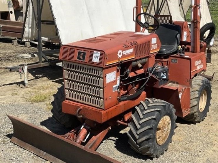 DITCH WITCH 3700 - Lot #104, Martinez Ranches, Inc. Online Auction, 4 ...