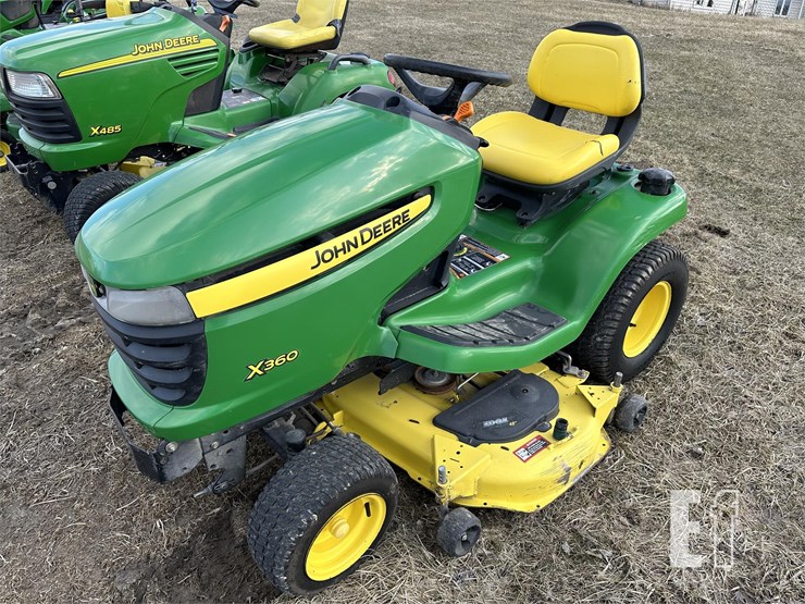 JOHN DEERE X360 Lot , Large Tractor & Machinery Consignment Auction