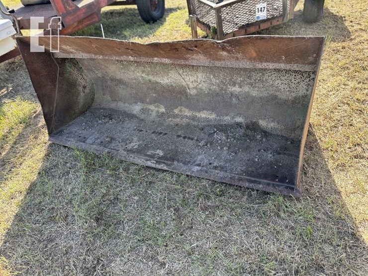6' JOHN DEERE TRACTOR BUCKET BUCKET Lot 146, Complete Farm Dispersal