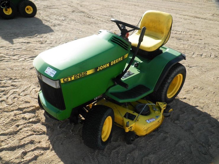 JOHN DEERE GT262 Lot 3318, TwoDay April Consignment AuctionApr