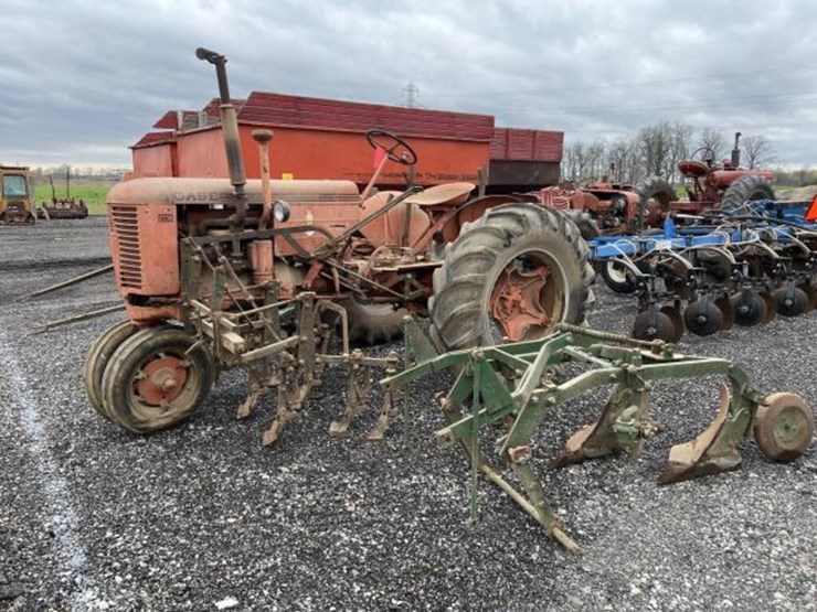 1949 Case VAC Tractor w Cultivators & Plow Lot 1192, Day 1 2023