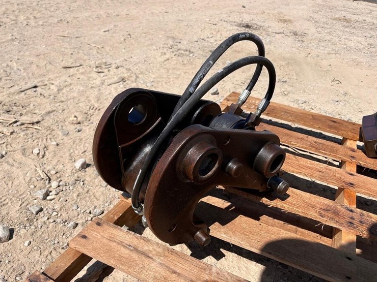 Bobcat Hydraulic XChange Coupler Lot 136, McGrew Equipment Live