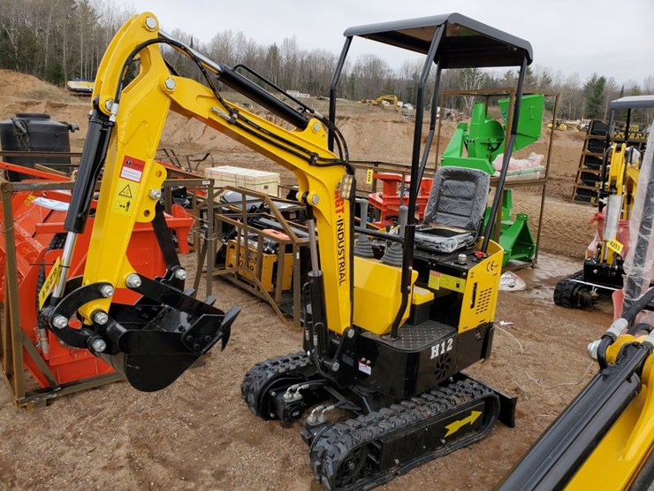 6251 • 2023 AGT Industrial H12 Mini Excavator Lot 6251, 6Day