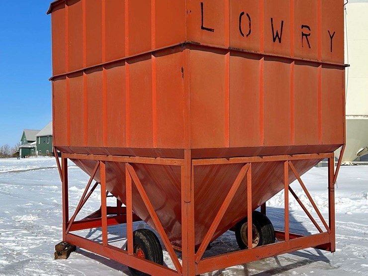 Lowry bin Lot 54, Spring Equipment & Vehicle Consignment Auction, 5