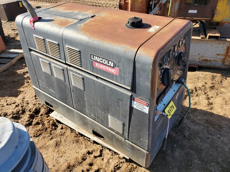 LINCOLN ELECTRIC COMMANDER 400 Lot 5179, 6Day Annual Spring Heavy