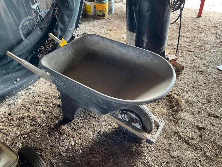 Rubbermaid Wheelbarrow - Lot #85, Gary Barrell Estate, 5/23/2023, Merit ...