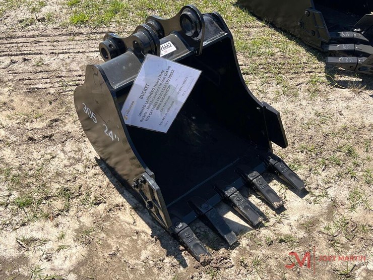 LANDHERO 24" MINI EXCAVATOR BUCKET Lot 9940, LOW COUNTRY SPRINGTIME