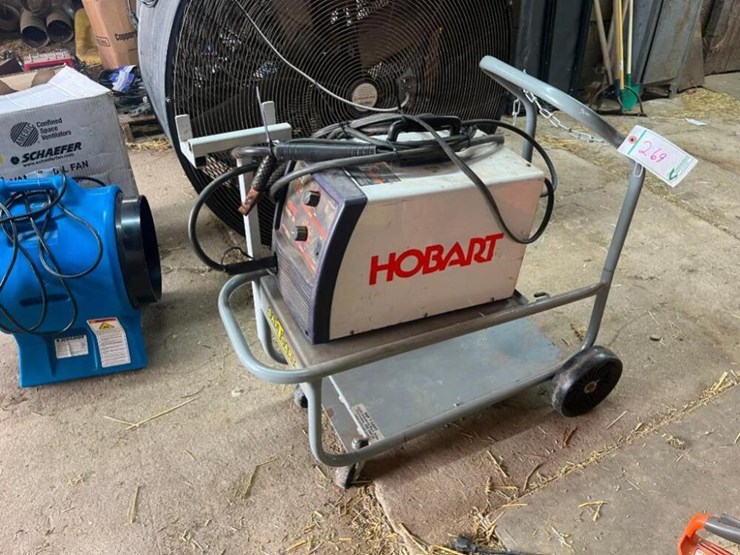 Hobart Handler 135 Welder, 120V, with cart Lot 269, MAY CONSIGNMENT