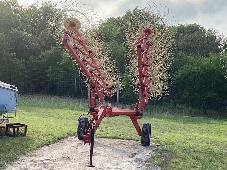 ENOROSSI 12 WHEEL HAY RAKE Lot 338, May Consignment Auction, 5/21