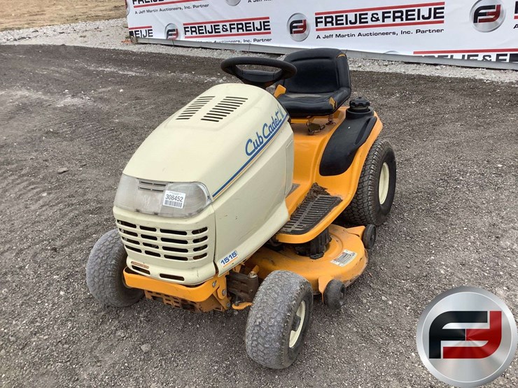 CUB CADET 1515 Lot , MIDWEST CONSTRUCTION & FARM EQUIPMENT AUCTION