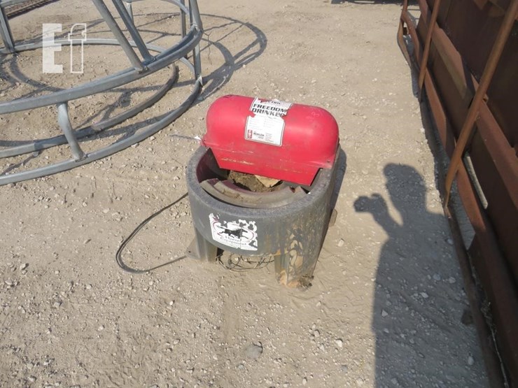 CATTLE WATERER Lot 1329, Pocahontas Machinery Auction Ring 1, 6/14/2023, Sale Barn Realty