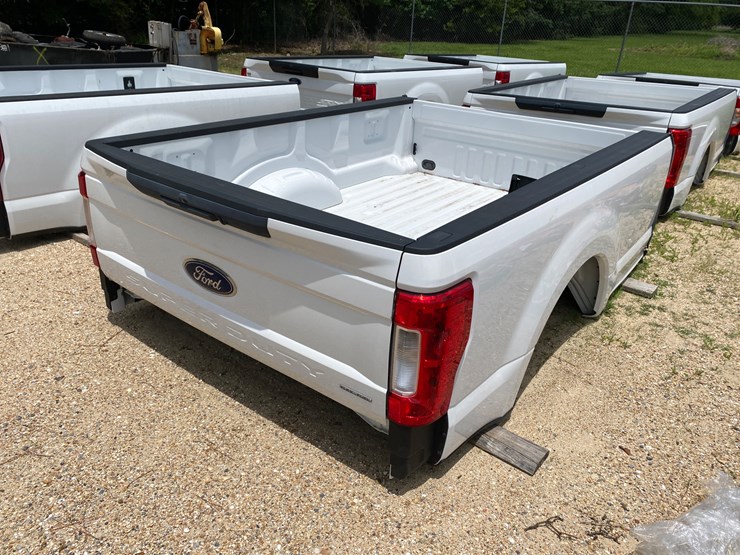 1605 • 8FT FORD SUPER DUTY BED Lot 1605, 2Day Independence Day