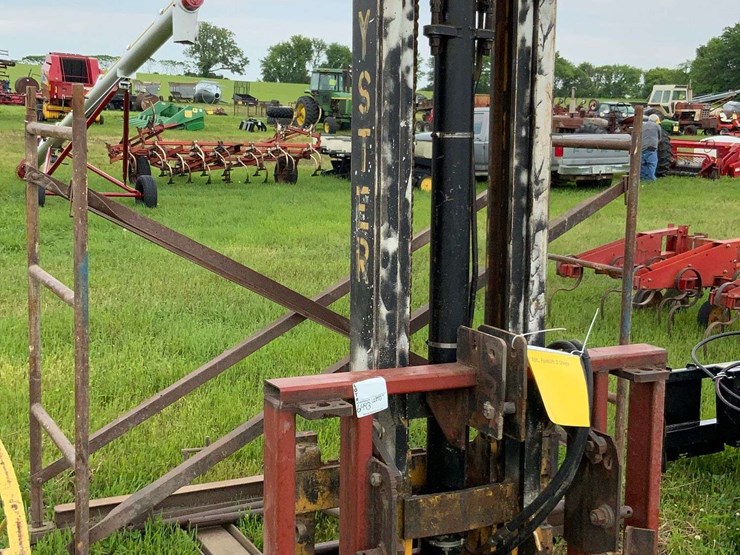 Hyster 3pt., Forklift 2 Stage Lot 355, Early Summer Area Farmers