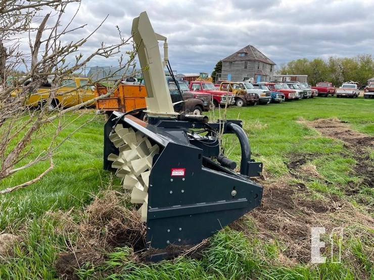 ALLIED FARM KING SNOWBLOWER Lot 1025, SWANSON FARM ESTATE AUCTION, 6