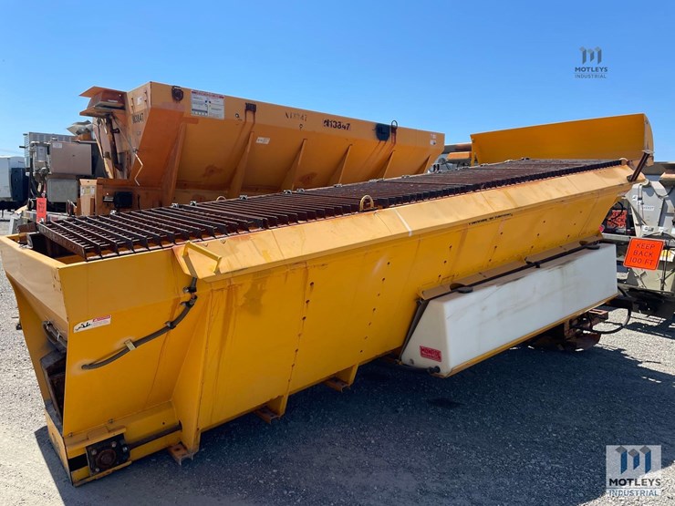 MONROE SALT SPREADER Lot 11450, Construction Equipment & Truck