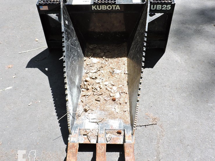 KUBOTA UB25 BUCKET, STUMP Lot 142, Exciting Public Auction, 6/17/2023, Roshon's Auction