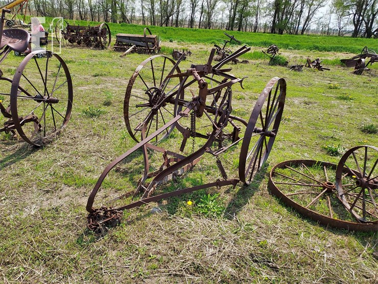CULTIVATOR CART Lot #52 Ruff Family Auction 7/1/2023 Ulmer Auction