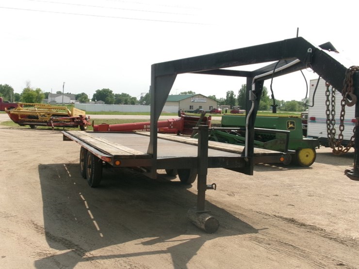 1996 102" X 19' TANDEM AXLE HMDE GOOSENECK TRAILER Lot 757, St