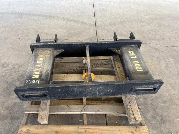 JLG LIFTING HOOK ATTACHMENT FOR FORKLIFT Lot 311, Public Vehicle