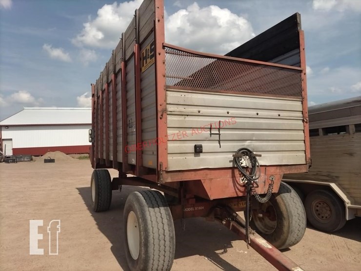 H & S REAR UNLOAD FORAGE WAGON 663 Lot 663, Summer Equipment