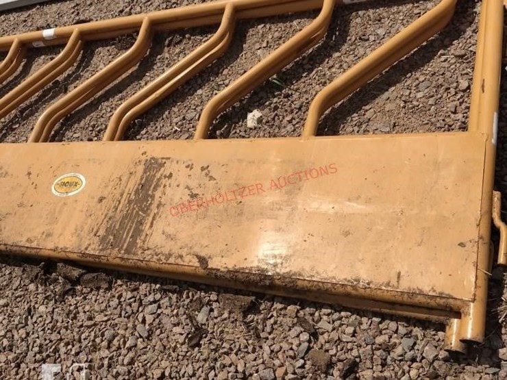 SIOUX FEEDER PANELS Lot 613, Summer Equipment Consignment Auction, 7