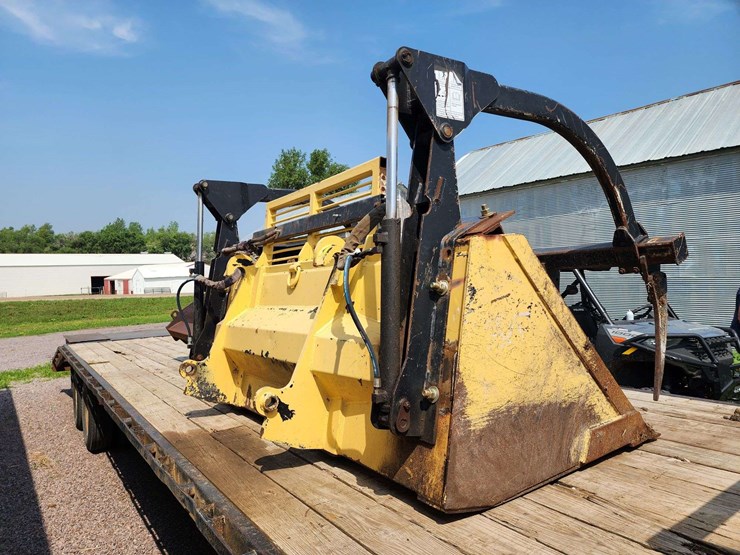 MDS 8’ Grapple Bucket, Set up for Payloader or Telehandler, JCB Mounts