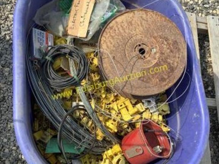 C4. bin of electric fence Lot 4694, ONLINE CONSIGNMENT AUCTION, 7/19