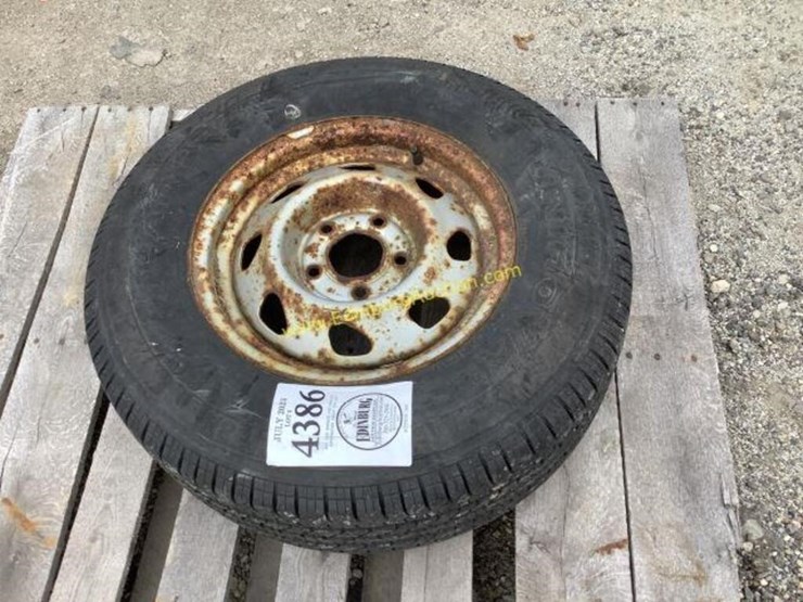 C2. P2 35R 7015 tire on five lug wheel. Lot 4386, ONLINE CONSIGNMENT