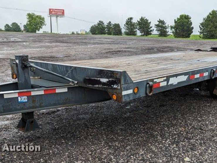 2012 Towmaster Big Tow B-12 equipment trailer - Lot #KB9423, Wednesday ...