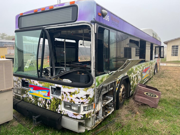 257 • 2009 GILLIG CITY TRANSIT BUS PARTS AND REPAIRS Lot 257, City